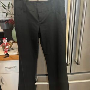 Alice + Olivia Classic Black Wide Leg Pants. Size 8. Two front pockets